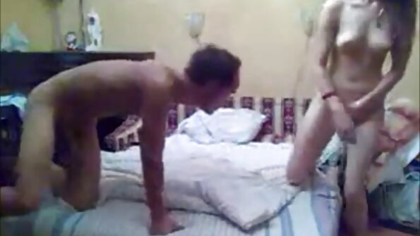 Likainen tipu on raa'asti kurkkuun ja tunkeutui