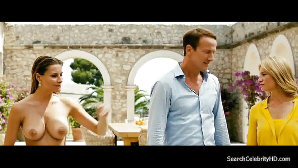 Täyttö kurvikas latinalainen tyttö kusipää kiva lihava perse