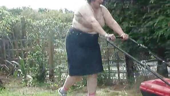 Eksoottisilla tyttöystävillä on hauskaa vaikuttavan dildon kanssa